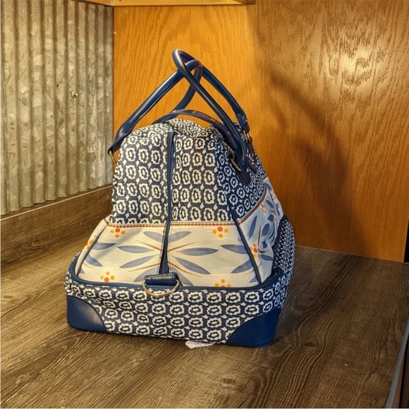 Temp-Tations Old World Insulated Hot/Cold Food Tote w/Bonus Apron - Picture 3 of 10